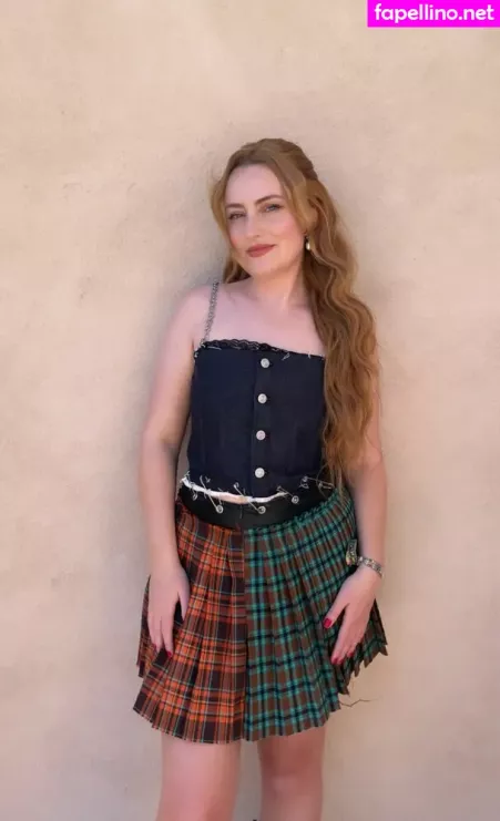 Amelia Dimoldenberg OnlyFans Thumbnail #C1bCPwPjOh