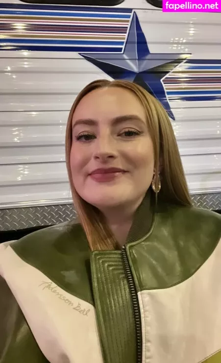 Amelia Dimoldenberg OnlyFans Thumbnail #kPp7hKXZ2n