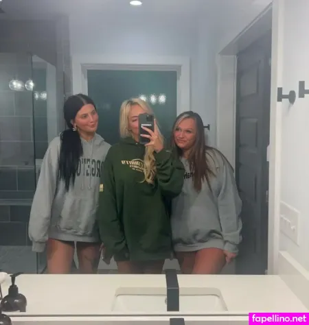 Amelia Hakes OnlyFans Thumbnail #frSaxNyeh0