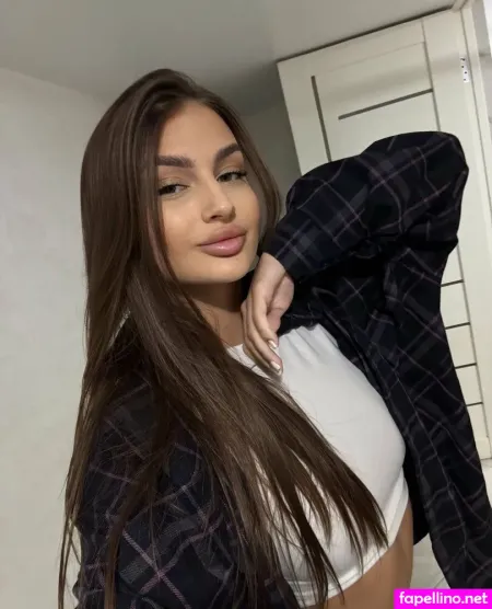 Amelia Lovis OnlyFans Thumbnail #77GSeH0uky