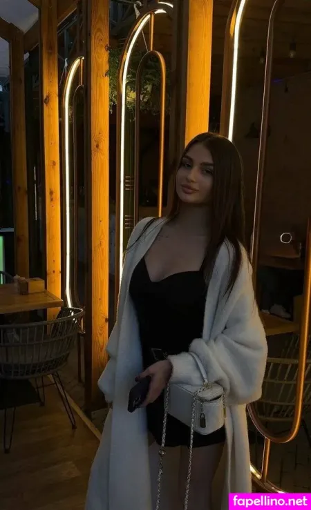 Amelia Lovis OnlyFans Thumbnail #wURnRID1Yy