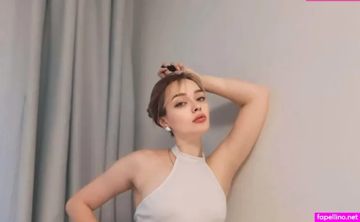 Amelie Bloom OnlyFans Thumbnail #2ICp50bW66
