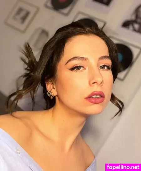 Amelie Etienne OnlyFans Thumbnail #ycY7GcvUMt
