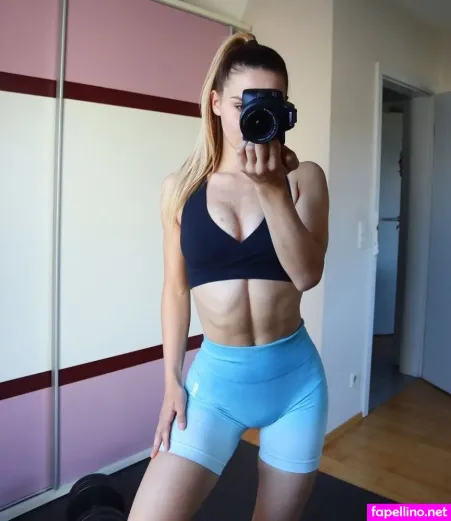 Amelie Kollek OnlyFans Thumbnail #0oMoDbyfUO