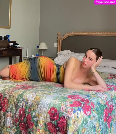 Amelie Manzoli OnlyFans Thumbnail #2epMvIMg4w