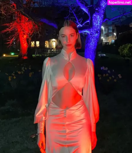 Amelie Manzoli OnlyFans Thumbnail #XJMMOphRC4