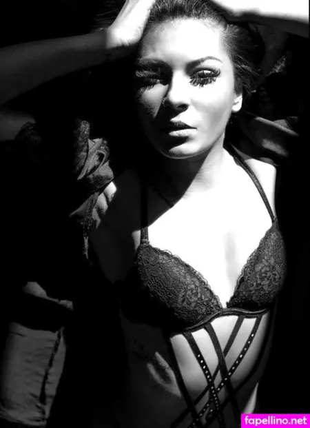 Amelie Shdl OnlyFans Thumbnail #w6XDXaq7ux