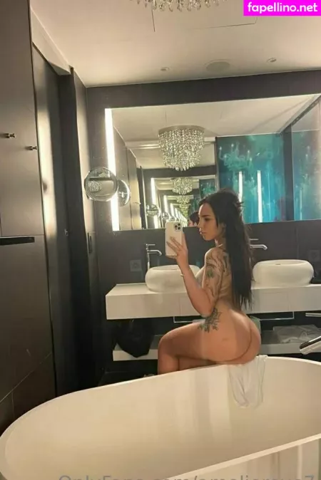 Ameliereve7 OnlyFans Thumbnail #tYKUTVpSQw