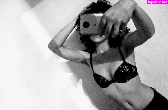 Amiga Marmitinha 1 OnlyFans Thumbnail #R1QEDFF7HL