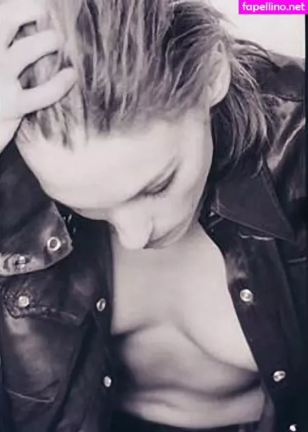 Amy Jo Johnson OnlyFans Thumbnail #7KEbffnTYF