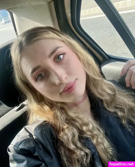 Amy Lovvee OnlyFans Thumbnail #xWYyQQp1EM