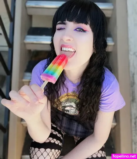 Amy Roberts OnlyFans Thumbnail #HWV7KXK08p