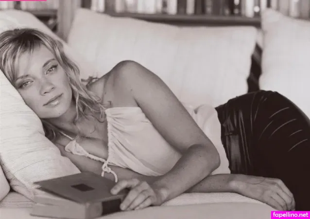 Amy Smart OnlyFans Thumbnail #MbHAXM3gNk