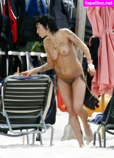 Amy Winehouse OnlyFans Thumbnail #9GHdNOuylm