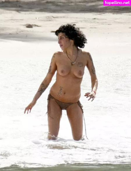 Amy Winehouse OnlyFans Thumbnail #sUplLMCtbg