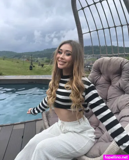 Ana Rom OnlyFans Thumbnail #pZQqAF47vr