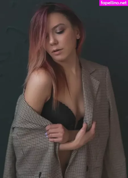 Anastasia Trepleff OnlyFans Thumbnail #0go3fWraEa