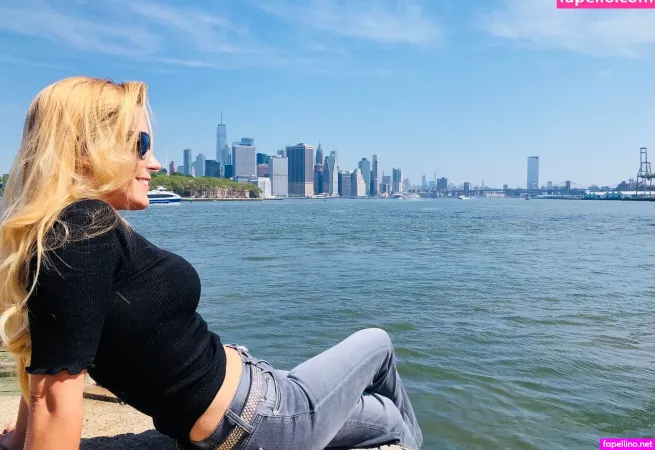 Andrea Kaiser OnlyFans Thumbnail #0xzQPMgAXg