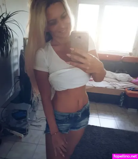 Andrea Paliatkova Reina OnlyFans Thumbnail #tzeWNPpMe9