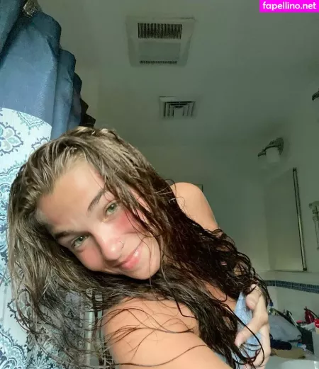 Andrea Posnerrr OnlyFans Thumbnail #UTdNdIZS50