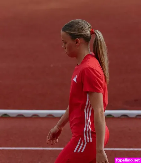 Andrea Rooth OnlyFans Thumbnail #3CO0KiG3L2