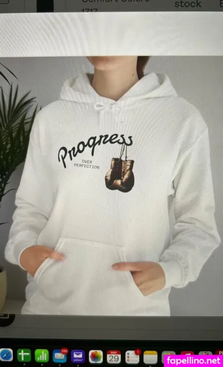 Andreakgblee OnlyFans Thumbnail #E1Kug6rbii