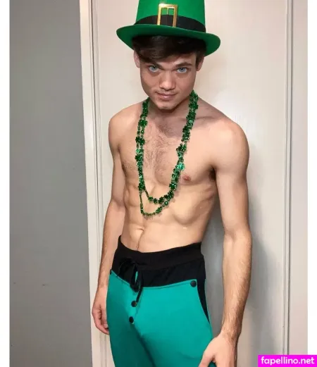 Andrewrobins229 OnlyFans Thumbnail #tSikk2Vu41