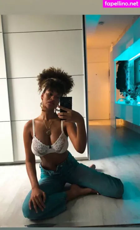 Ange Sophie Reich OnlyFans Thumbnail #9ZkGIUMepW