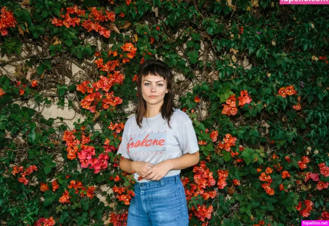 Angel Olsen OnlyFans Thumbnail #17KqNStNhw