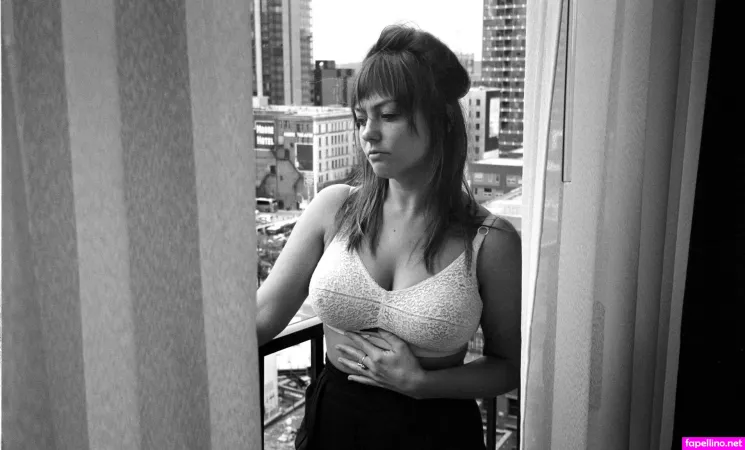 Angel Olsen OnlyFans Thumbnail #iajRuyu9dW