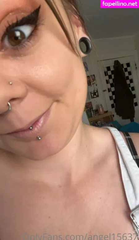 Angel15637 OnlyFans Thumbnail #EzxXdUy45F