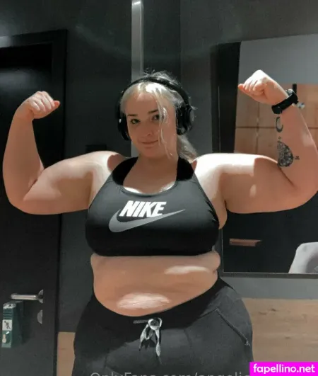 Angelicgiantess Main Profile Photo