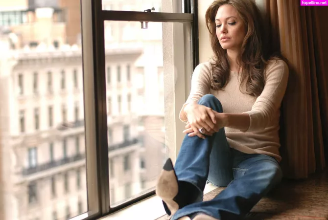 Angelina Jolie OnlyFans Thumbnail #10B0kb7Iff