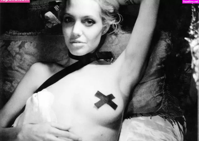Angelina Jolie OnlyFans Thumbnail #7b6ixI8naB