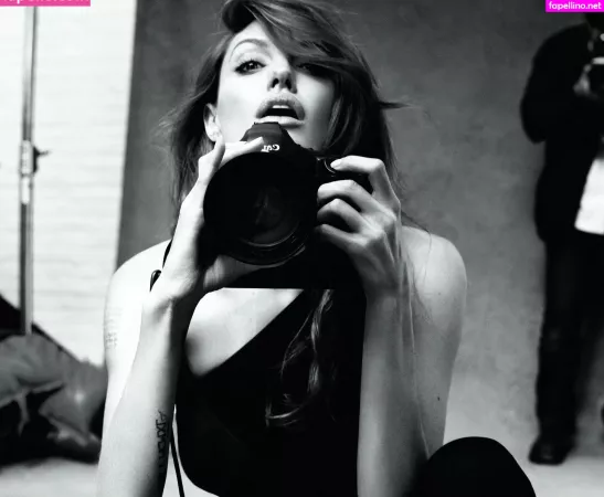 Angelina Jolie OnlyFans Thumbnail #WKl1JXnHDl