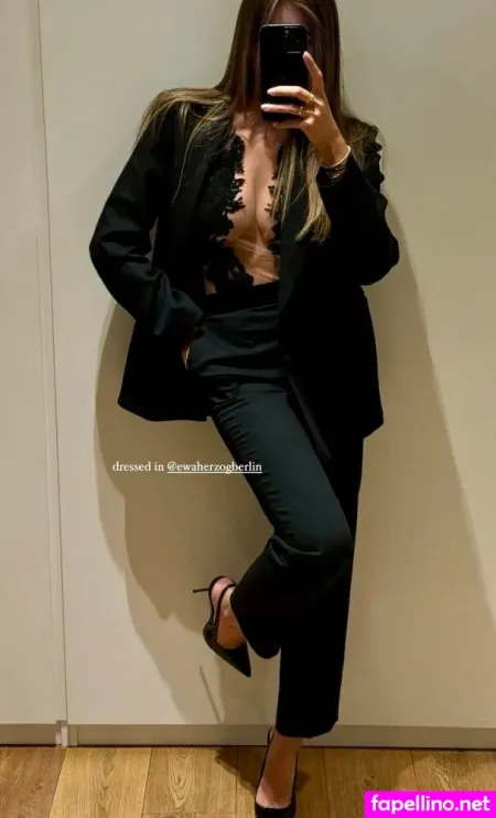 Angelina Lilienne OnlyFans Thumbnail #YZUrGudpUO