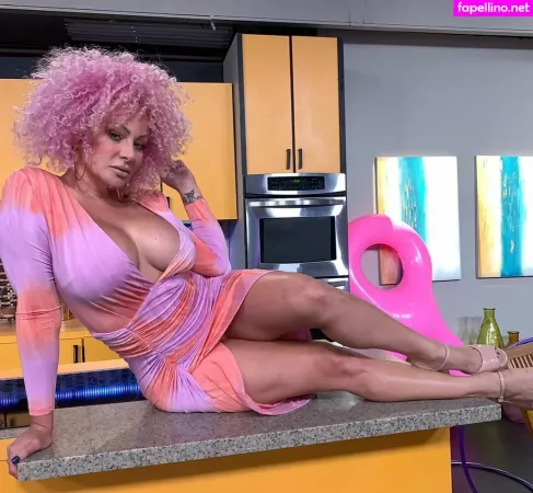 Angelique Burgos OnlyFans Thumbnail #fmwmT8r72v