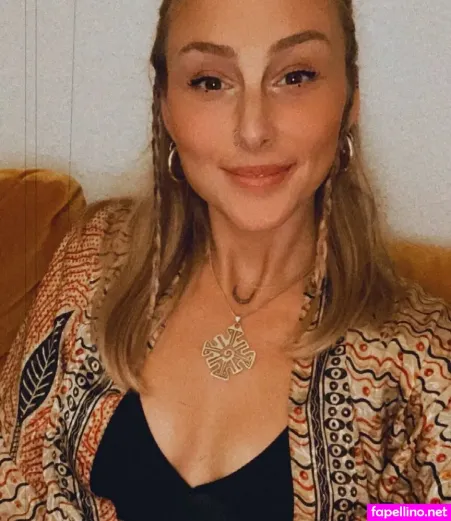 Angelique Poulain Yogarebel OnlyFans Thumbnail #IAFGi2YaQl