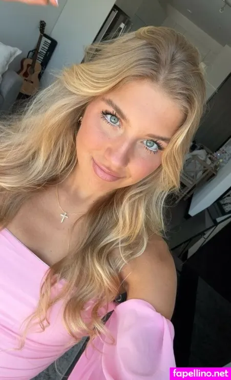 Aniela Leon OnlyFans Thumbnail #U9lHKnSauX