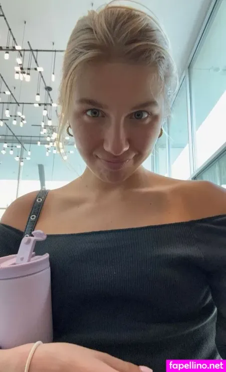 Aniela Leon OnlyFans Thumbnail #XONMqE7lRS