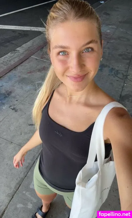 Aniela Leon OnlyFans Thumbnail #ZVY3bubdQN