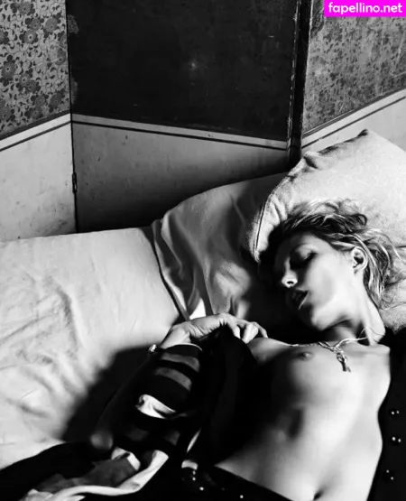 Anja Rubik OnlyFans Thumbnail #FaaZmm57E0