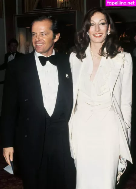 Anjelica Huston OnlyFans Thumbnail #WXmsFAyLoU