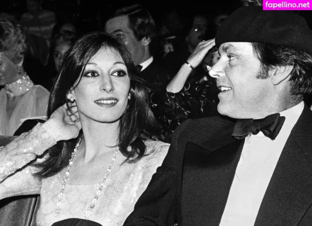 Anjelica Huston OnlyFans Thumbnail #qZA8Su7eiZ