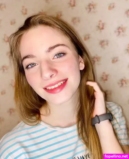 Anna Gloss OnlyFans Thumbnail #OOokYGL4dk