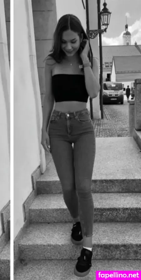 Anna Holzmann OnlyFans Thumbnail #XX60KWPbUA