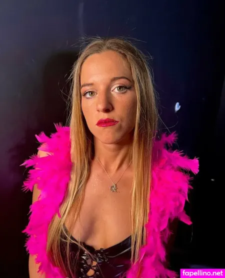 Anna Hotbabee OnlyFans Thumbnail #cAV29cluEa