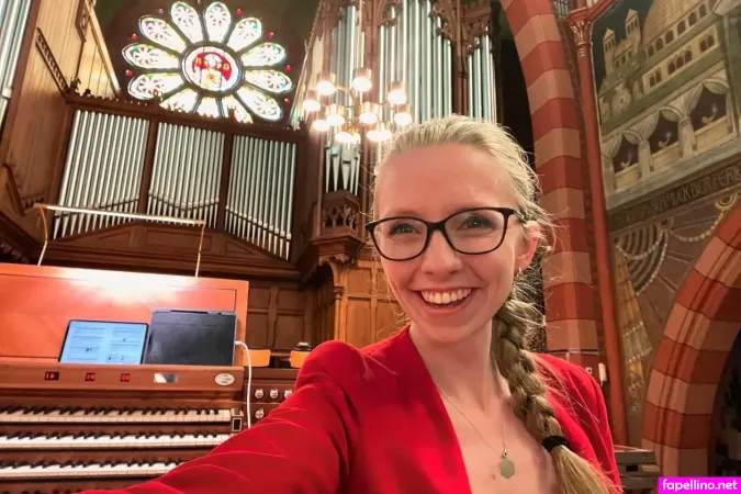 Anna Lapwood OnlyFans Thumbnail #0ZD61zH6Jv