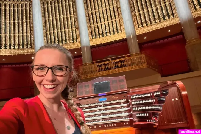 Anna Lapwood OnlyFans Thumbnail #XN4bOgSMST