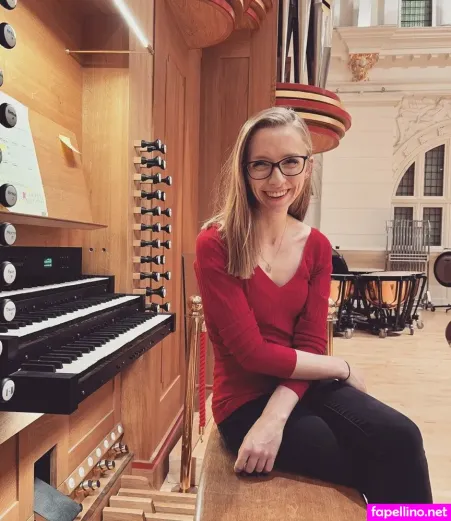 Anna Lapwood OnlyFans Thumbnail #v4T4PgGbfn